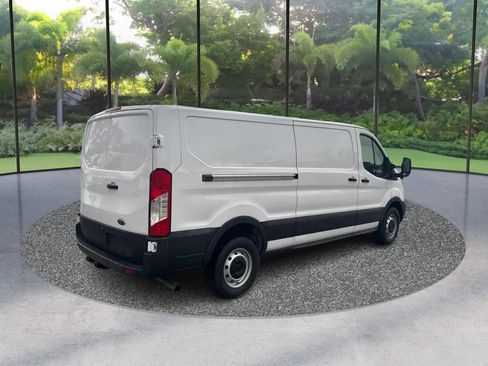 Used 2022 Ford Transit 250 Low Roof RWD image 4