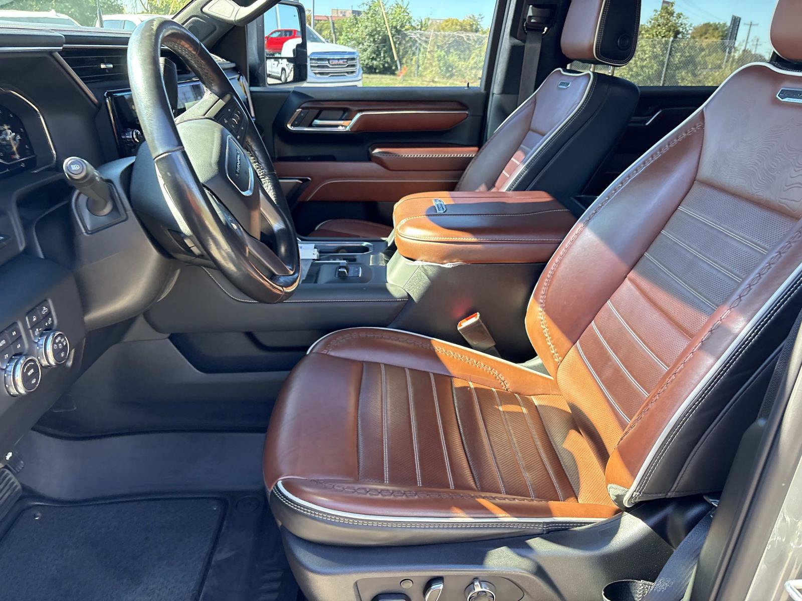 Used 2024 GMC Sierra 2500 Denali Ultimate AWD/4WD image 16
