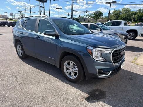 Used 2024 GMC Terrain SLE w/ Driver Convenience Package AWD/4WD image 8