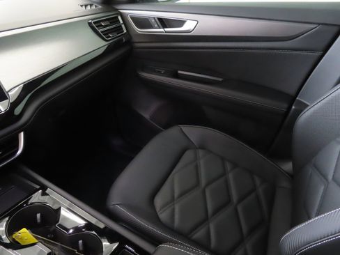 New 2026 Volkswagen Atlas Cross Sport SE image 19