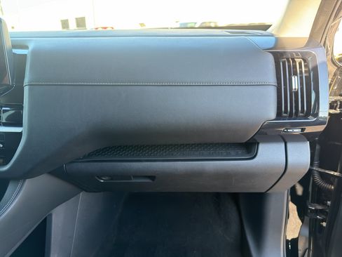Used 2025 Nissan Pathfinder SV AWD/4WD image 20
