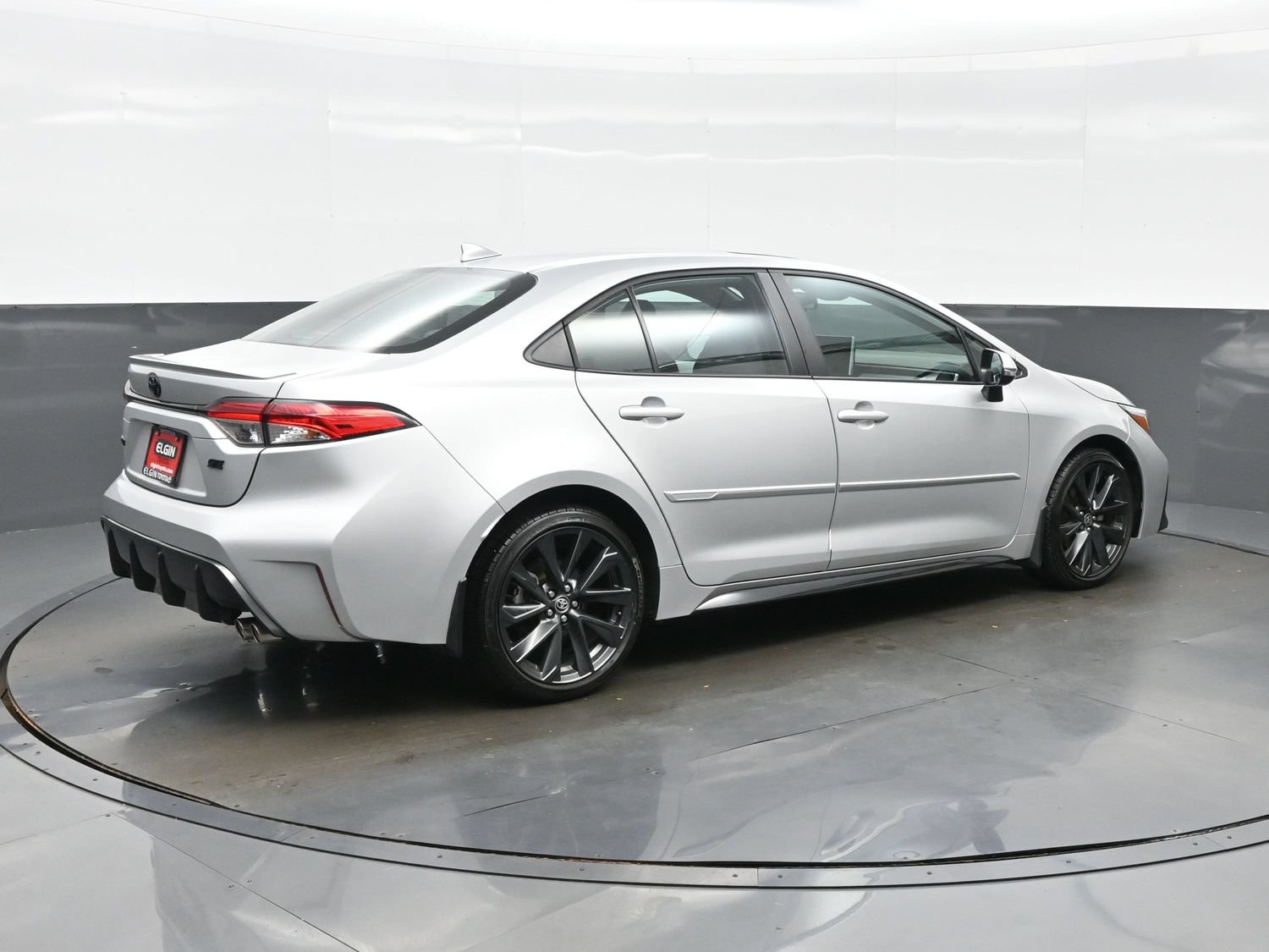 Used 2025 Toyota Corolla SE w/ SE Premium Package FWD image 6