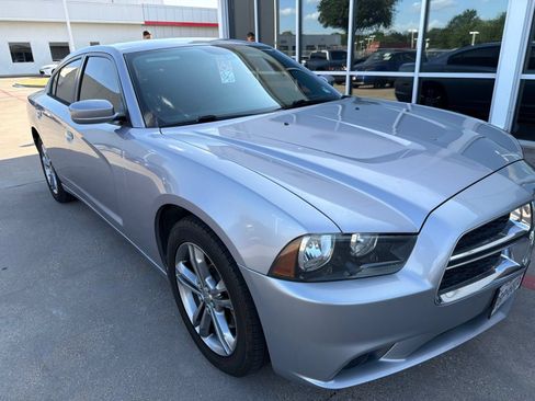 Used 2014 Dodge Charger SXT AWD/4WD image 3