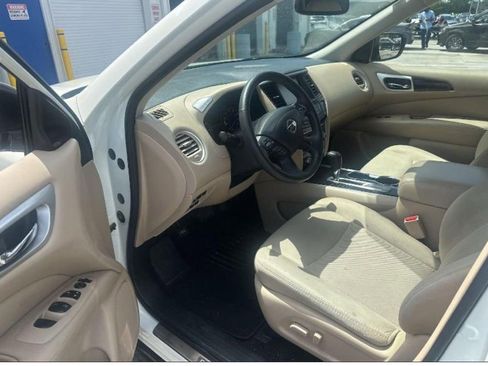 Used 2018 Nissan Pathfinder SV w/ SV Tech Package image 4