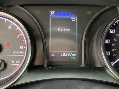 Used 2024 Toyota Camry SE image 32