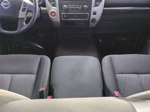 Used 2019 Nissan Titan SV image 19