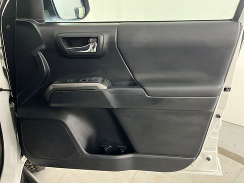 Used 2017 Toyota Tacoma TRD Sport w/ Premium & Technology Package image 29