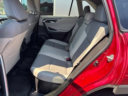 Used 2022 Toyota RAV4 XLE Premium AWD/4WD image 15
