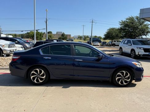 Certified 2017 Honda Accord EX image 6