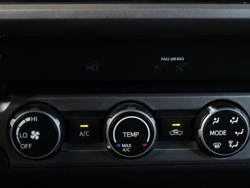 Used 2020 Toyota Tacoma SR5 RWD image 23