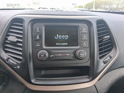 Used 2014 Jeep Cherokee Sport image 29