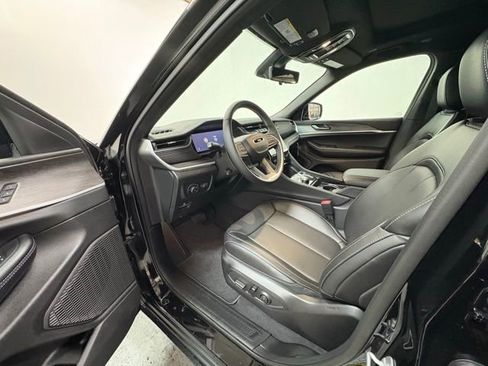 New 2025 Jeep Grand Cherokee L Limited w/ Luxury Tech Group II image 12