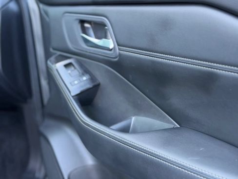 Used 2026 Nissan Rogue SL AWD/4WD image 30