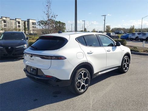 New 2025 Alfa Romeo Tonale w/ Premium Package image 4