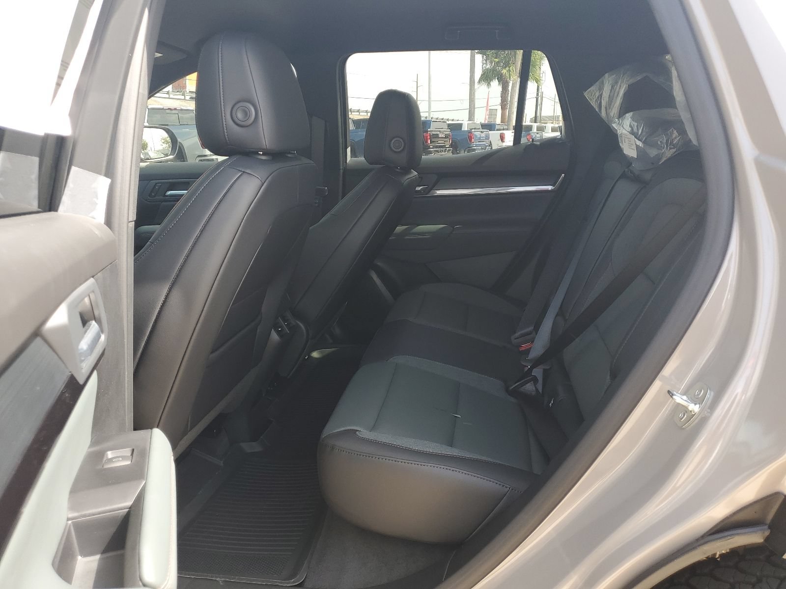 New 2027 GMC Terrain AT4 w/ LPO, Floor Liner Package AWD/4WD image 15