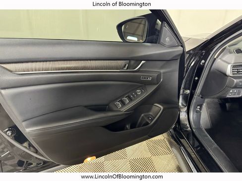 Used 2018 Honda Accord Touring image 13