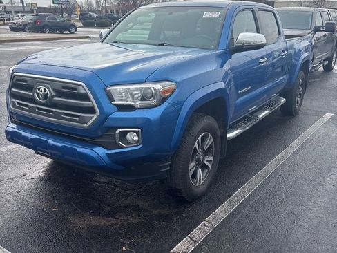 Used 2016 Toyota Tacoma Limited image 3