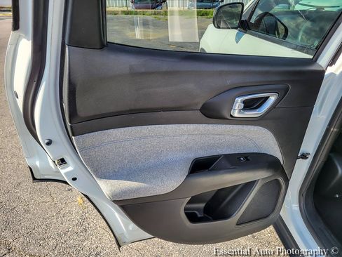 Used 2023 Jeep Compass Latitude AWD/4WD image 25