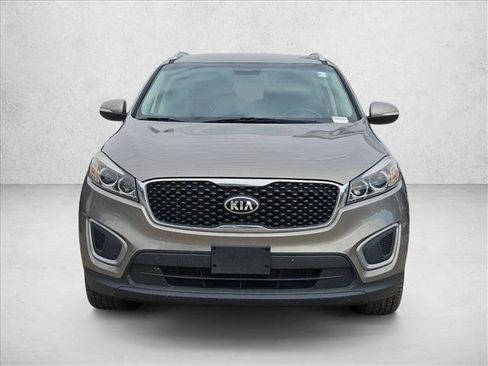 Used 2016 Kia Sorento LX w/ LX Convenience Package image 2