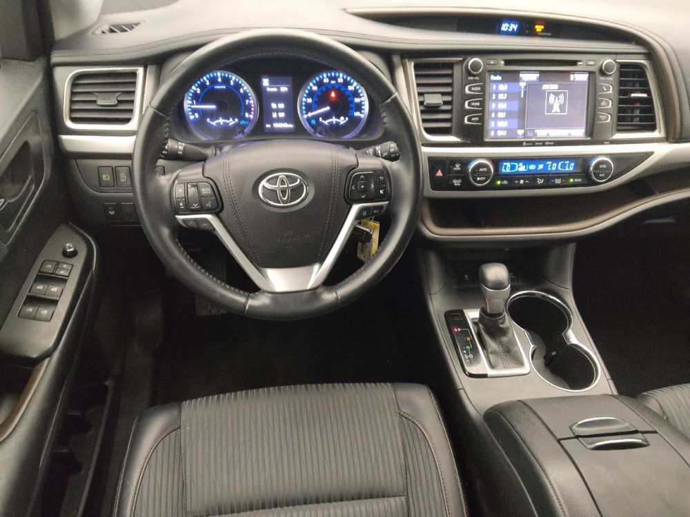 Used 2019 Toyota Highlander Plus AWD/4WD image 22