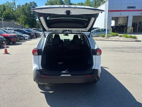 Used 2024 Toyota RAV4 LE AWD/4WD image 7