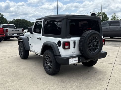 Used 2025 Jeep Wrangler Sport S image 5