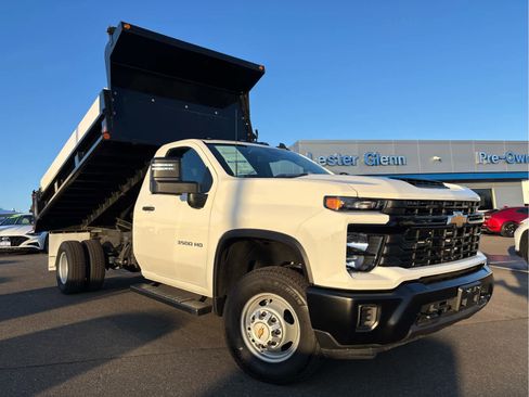 Used 2025 Chevrolet Silverado 3500 W/T w/ WT Convenience Package image 2
