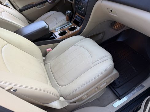 Used 2008 Buick Enclave CXL w/ Entertainment Package #2 FWD image 11