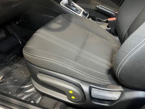 Used 2023 Hyundai Venue SEL image 21