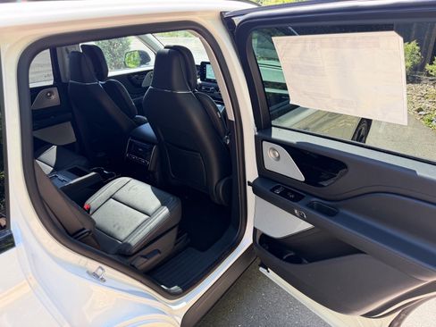 New 2026 Lincoln Aviator Reserve AWD/4WD image 14