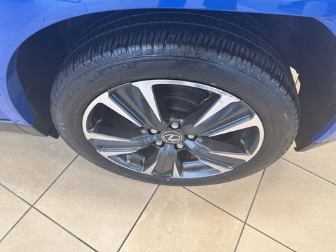 Used 2022 Lexus UX 250h w/ Luxury Package image 10