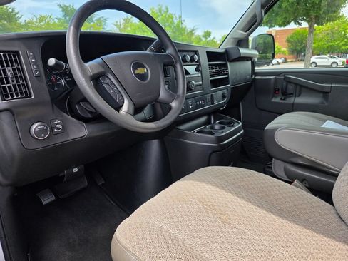 Used 2025 Chevrolet Express 3500 LT w/ LT Preferred Equipment Group RWD image 11
