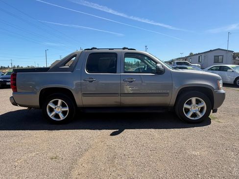 Used 2007 Chevrolet Avalanche LTZ w/ LTZ Preferred Equipment Group AWD/4WD image 2