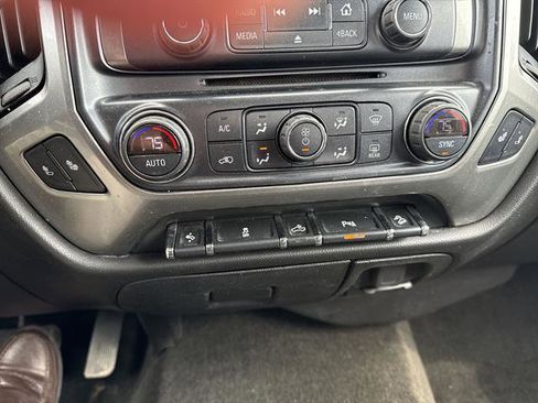 Used 2018 Chevrolet Silverado 1500 LT w/ Midnight Edition image 17