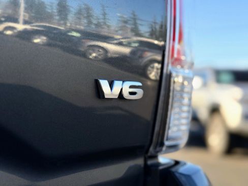 Used 2023 Toyota Tacoma Limited image 7