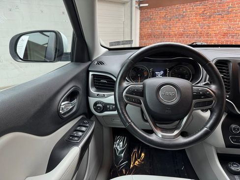 Used 2020 Jeep Cherokee Latitude Plus w/ Cold Weather Group image 13