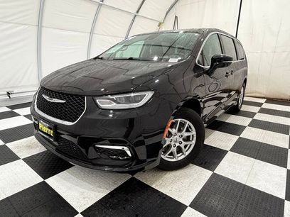 Used 2024 Chrysler Pacifica Touring-L
