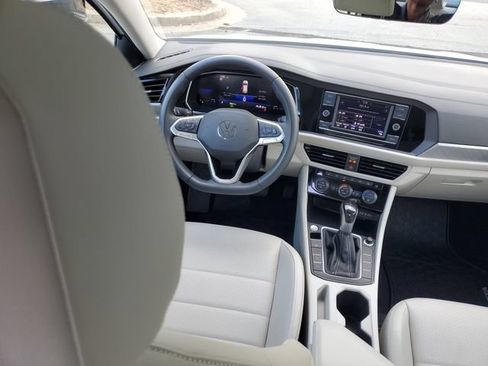 Certified 2024 Volkswagen Jetta SE FWD image 7