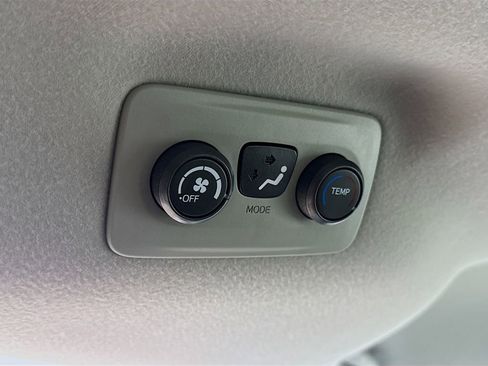 Used 2011 Toyota Sienna LE w/ Towing Pkg FWD image 30