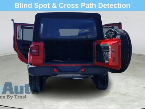 Used 2020 Jeep Wrangler Unlimited Sahara AWD/4WD image 14