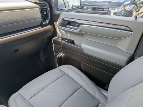 Used 2022 Chevrolet Silverado 1500 LTZ AWD/4WD image 16