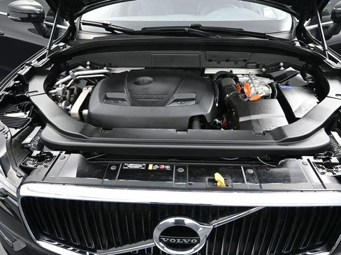 Used 2020 Volvo XC60 T8 Momentum image 22