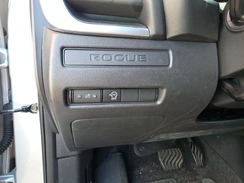 Used 2024 Nissan Rogue S image 14