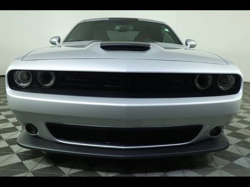 Used 2022 Dodge Challenger R/T w/ Driver Convenience Group image 11