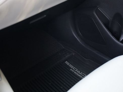 Used 2023 Toyota Corolla Cross L FWD image 8