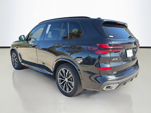 Used 2025 BMW X5 xDrive40i w/ M Sport Package image 5