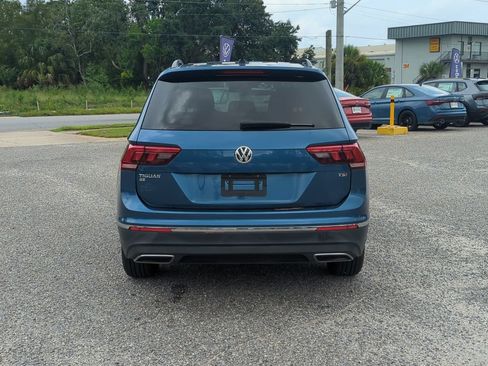 Used 2018 Volkswagen Tiguan SE w/ Panoramic Sunroof Package FWD image 6