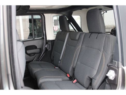 Used 2025 Jeep Wrangler Sport S image 18