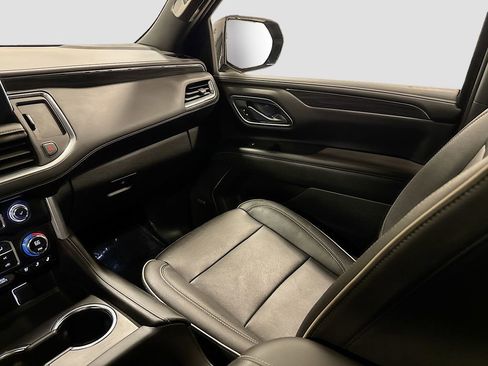 Used 2022 GMC Yukon SLT w/ SLT Premium Package image 30