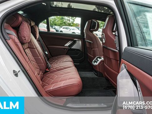 Used 2025 BMW i7 eDrive50 w/ M Sport Package image 23